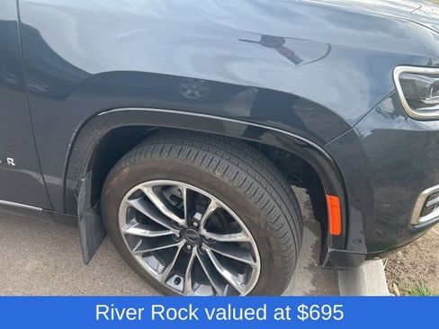 Used 2024 Jeep Wagoneer L Series III w/ Premium Group I image 4