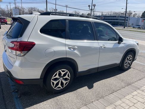 Used 2020 Subaru Forester Premium image 8
