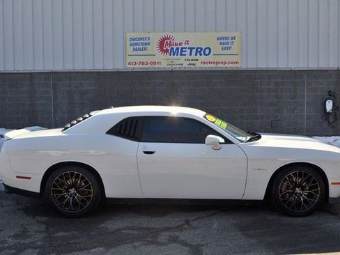 Used 2022 Dodge Challenger R/T image 1