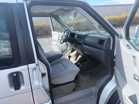 Used 2002 Volkswagen Eurovan GLS image 8