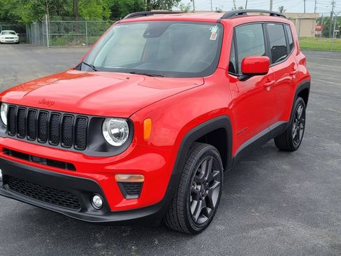 Used 2022 Jeep Renegade Latitude w/ Convenience Group AWD/4WD image 4
