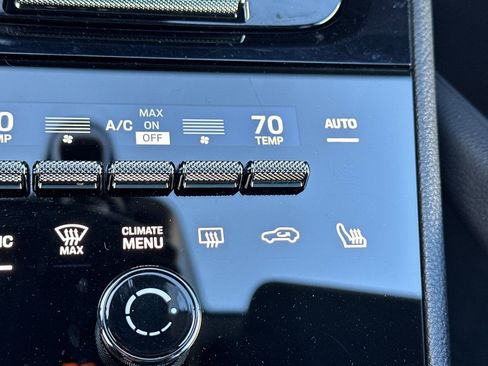 Used 2024 Porsche Cayenne Base image 30