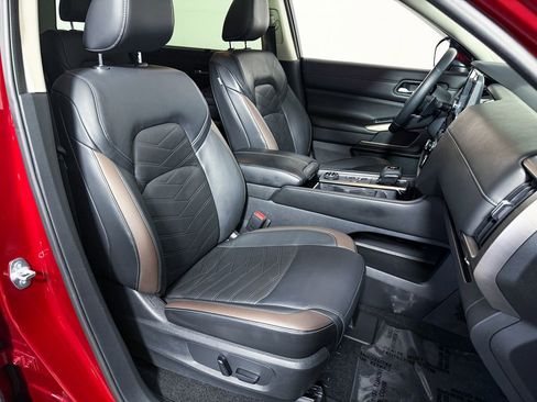 Used 2022 Nissan Pathfinder Platinum w/ Cargo Package image 15