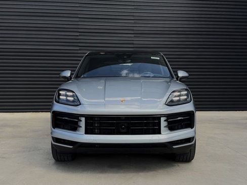 Certified 2025 Porsche Cayenne Coupe image 10