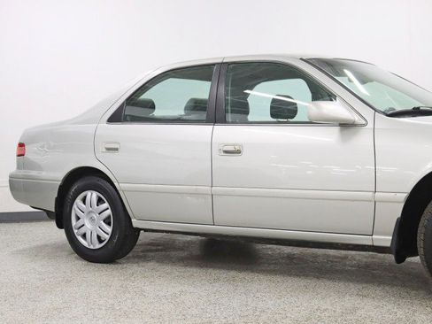 Used 2001 Toyota Camry V6 image 3