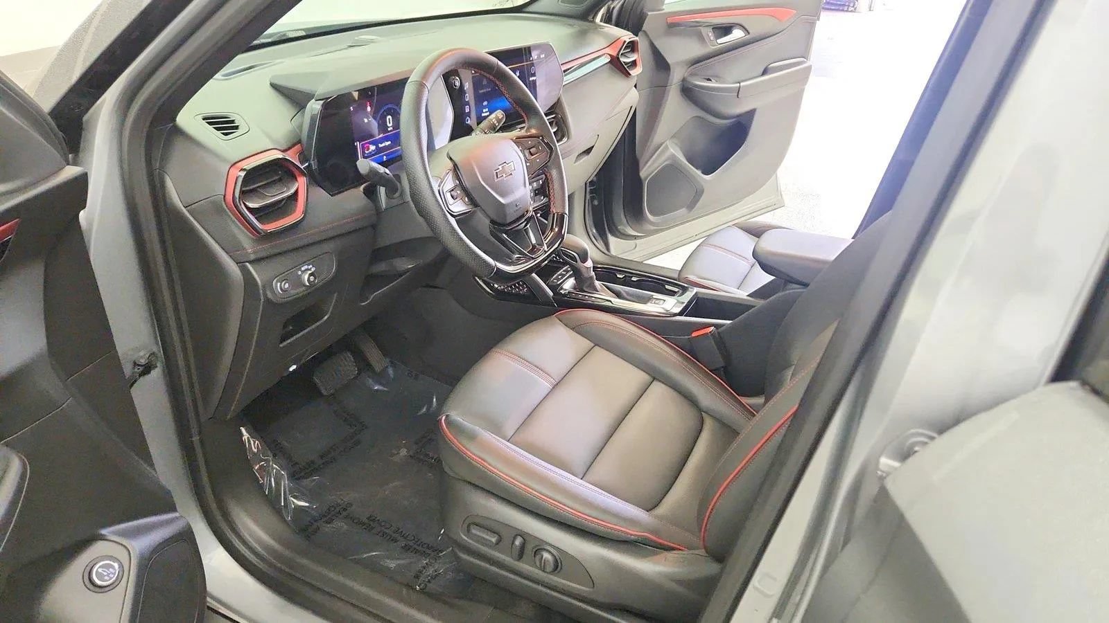 Used 2025 Chevrolet TrailBlazer RS w/ Convenience Package FWD image 32