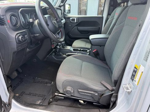 Used 2024 Jeep Wrangler Unlimited Rubicon AWD/4WD image 17