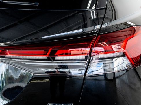 Used 2022 Audi Q4 e-tron Premium Plus image 27