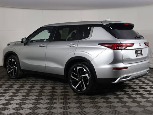 Used 2024 Mitsubishi Outlander SE image 10