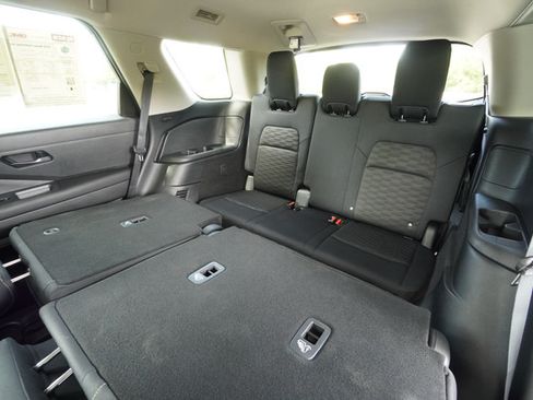 Used 2024 Nissan Pathfinder SV FWD image 21
