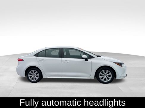 Used 2024 Toyota Corolla LE image 4