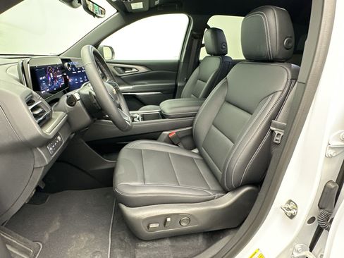 Used 2026 Chevrolet Traverse LT w/ Driver Confidence Package AWD/4WD image 5