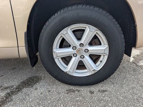 Used 2010 Toyota Highlander 4WD image 25