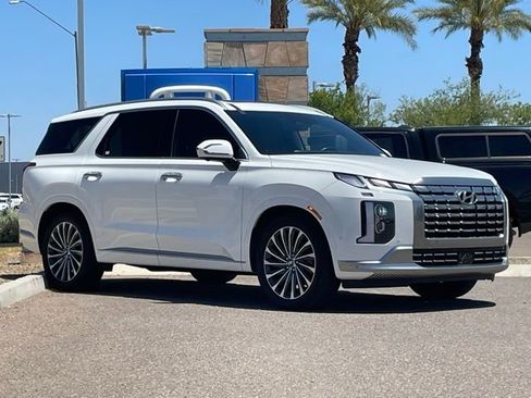 Used 2024 Hyundai Palisade Calligraphy FWD image 3