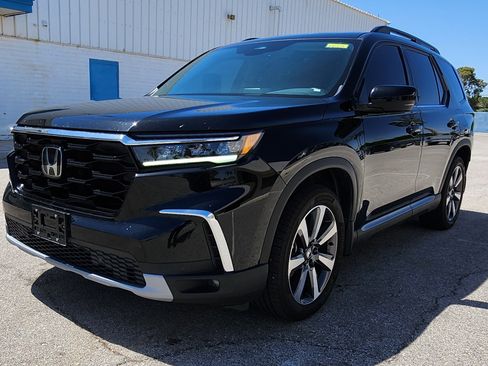 Used 2024 Honda Pilot Touring image 1