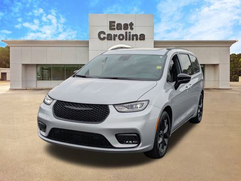 New 2026 Chrysler Pacifica Limited image 7