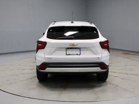 Used 2024 Chevrolet Trax LT FWD image 9