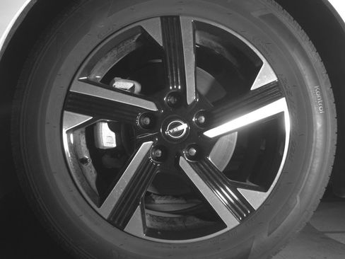 Used 2025 Nissan Sentra SV FWD image 12