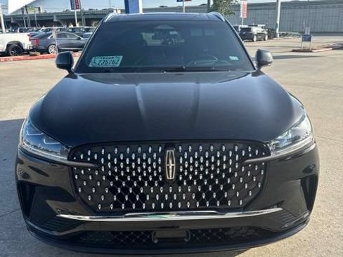 Used 2025 Lincoln Aviator Black Label AWD/4WD image 2
