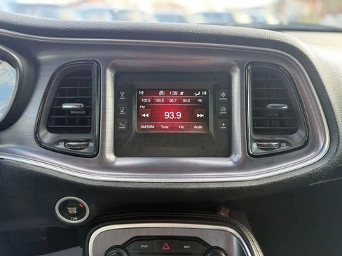 Used 2016 Dodge Challenger SXT image 22