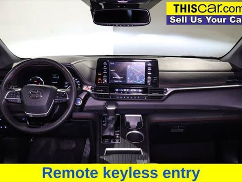 Used 2023 Toyota Sienna XSE FWD image 18