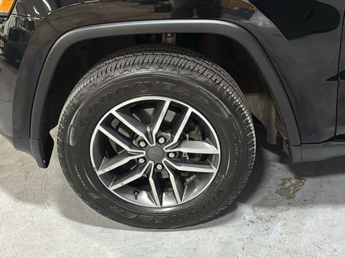 Used 2019 Jeep Grand Cherokee Limited AWD/4WD image 8