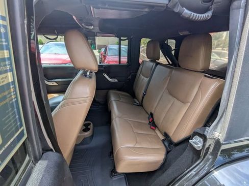 Used 2016 Jeep Wrangler Unlimited Sahara w/ Connectivity Group AWD/4WD image 18
