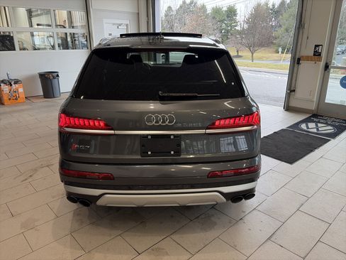 Used 2022 Audi SQ7 Premium Plus w/ SQ7 Executive Package image 9