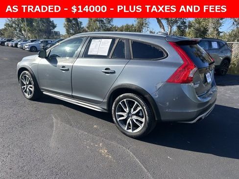 Used 2017 Volvo V60 T5 Cross Country w/ Climate Package image 4