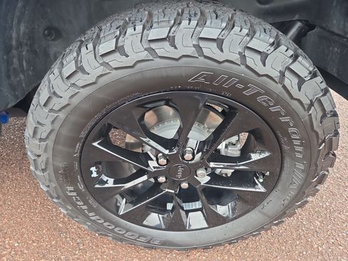 Used 2022 Jeep Wrangler Unlimited Sahara AWD/4WD image 11
