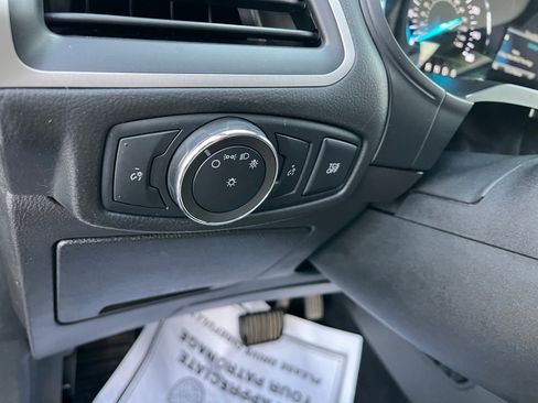 Used 2022 Ford Edge SE image 12