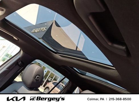 Used 2023 Mercedes-Benz GLB 250 4MATIC image 16