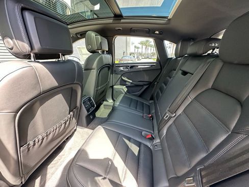 Used 2026 Porsche Macan image 36