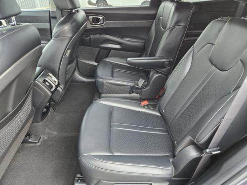Used 2023 Kia Sorento EX FWD image 28