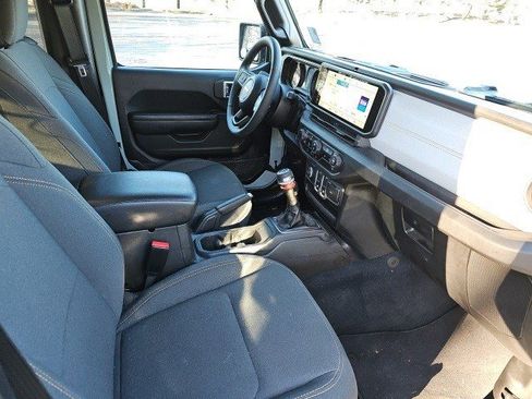 Used 2024 Jeep Wrangler Sport S image 11