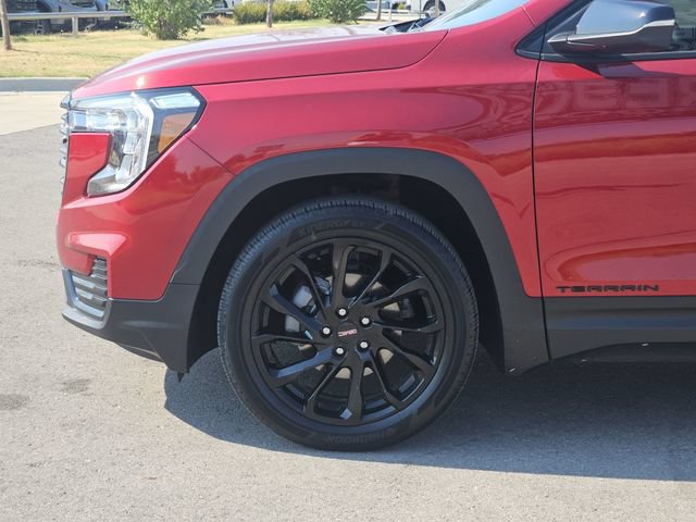 Used 2024 GMC Terrain SLE w/ Driver Convenience Package FWD image 10