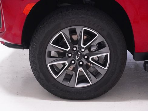 Used 2024 Chevrolet Tahoe Z71 w/ Luxury Package image 13