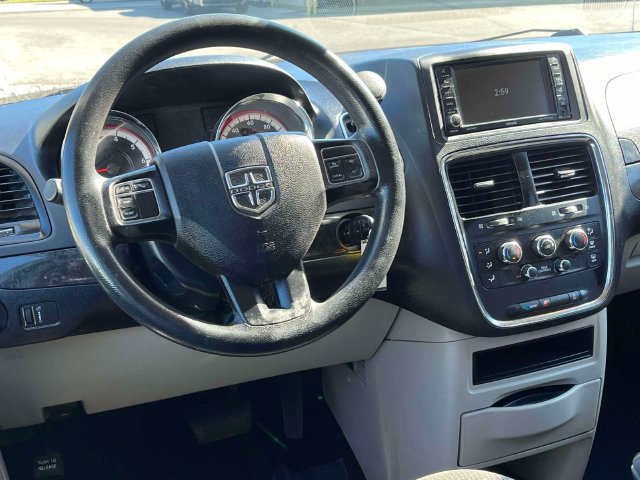 Used 2018 Dodge Grand Caravan SE w/ UConnect Hands-Free Group FWD image 14