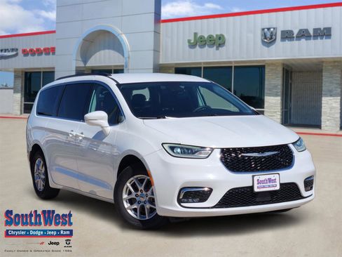 Used 2022 Chrysler Pacifica Touring-L image 1