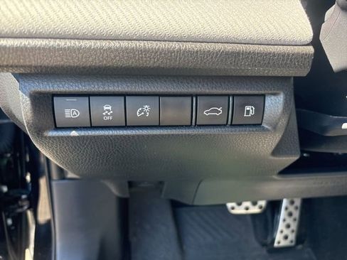 Used 2025 Toyota Camry SE w/ Multimedia Upgrade Package image 23