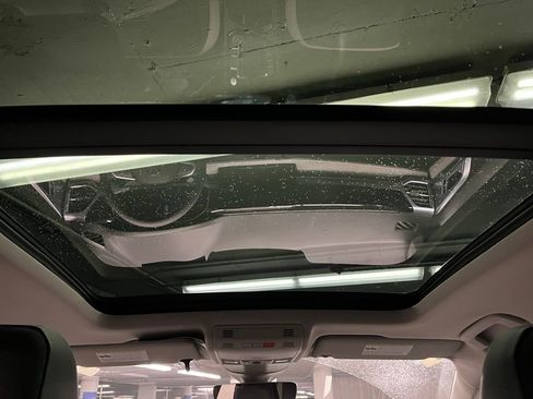 New 2025 Volkswagen Taos SE image 10