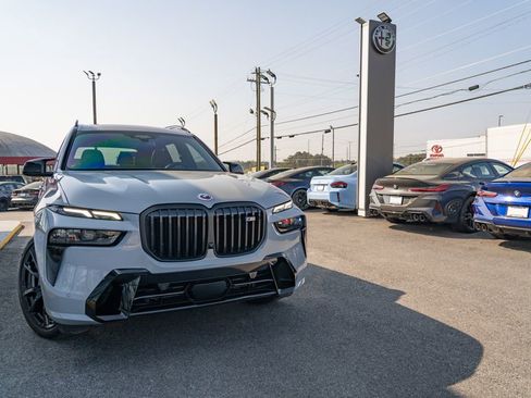 Used 2023 BMW X7 M60i w/ Executive Package image 11