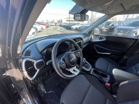 Used 2025 Kia Soul LX w/ LX Technology Package image 34
