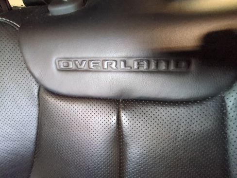 Used 2022 Jeep Grand Cherokee Overland w/ Luxury Tech Group IV image 12