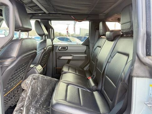 Used 2021 Ford Bronco Badlands image 8