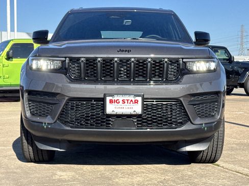 New 2025 Jeep Grand Cherokee Laredo image 5