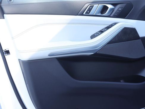 Used 2024 BMW X5 xDrive40i w/ Premium Package image 10