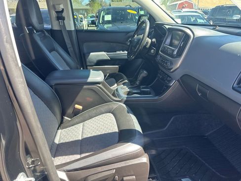 Used 2017 Chevrolet Colorado Z71 AWD/4WD image 38