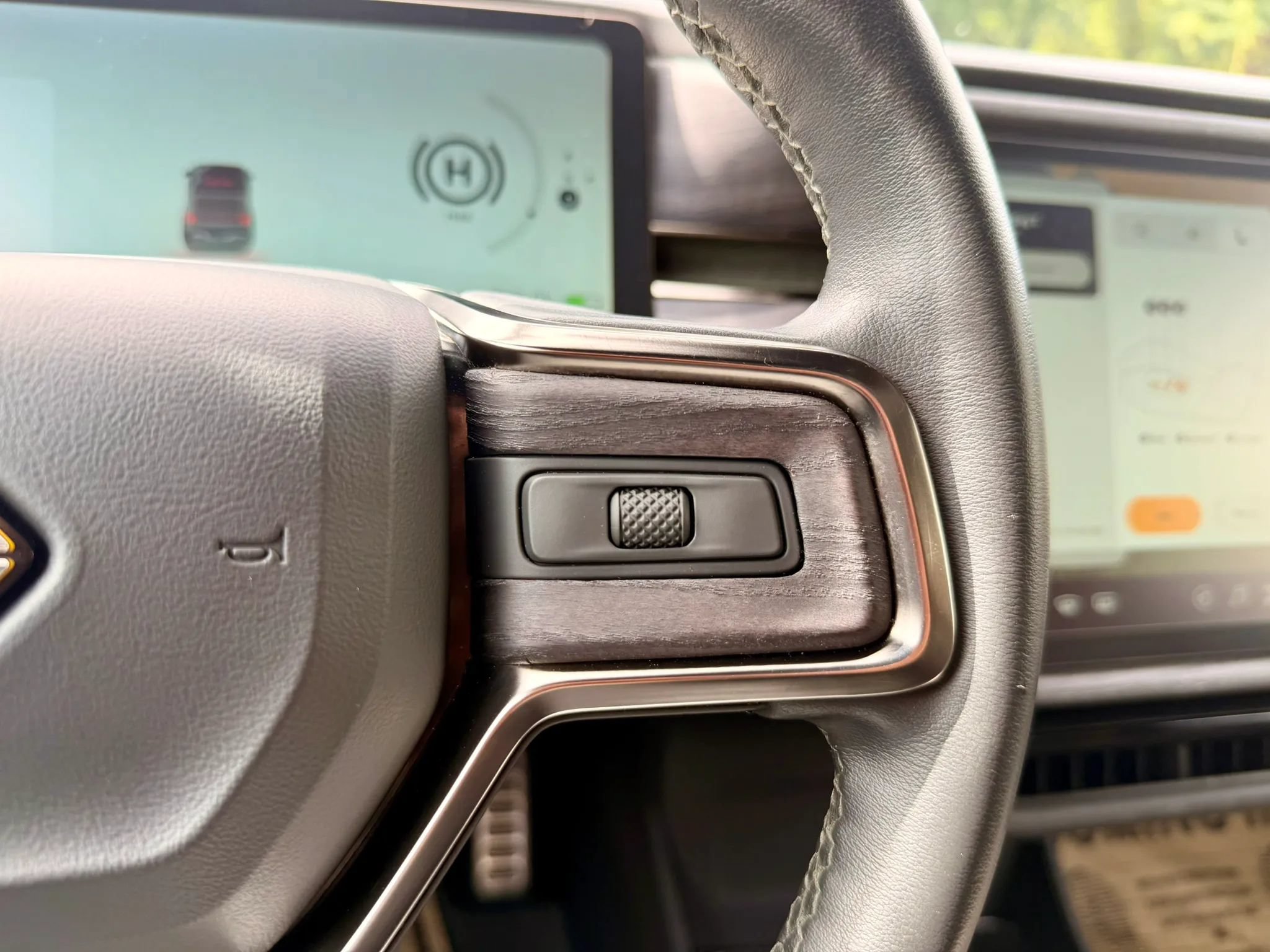 Used 2022 Rivian R1T Adventure AWD/4WD image 35