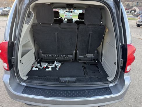 Used 2015 Dodge Grand Caravan SXT image 32